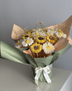 Solmayan Papatya Ve Ayçiçeği Aranjmanı Seramik vazo da